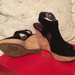 Carlos black wedges